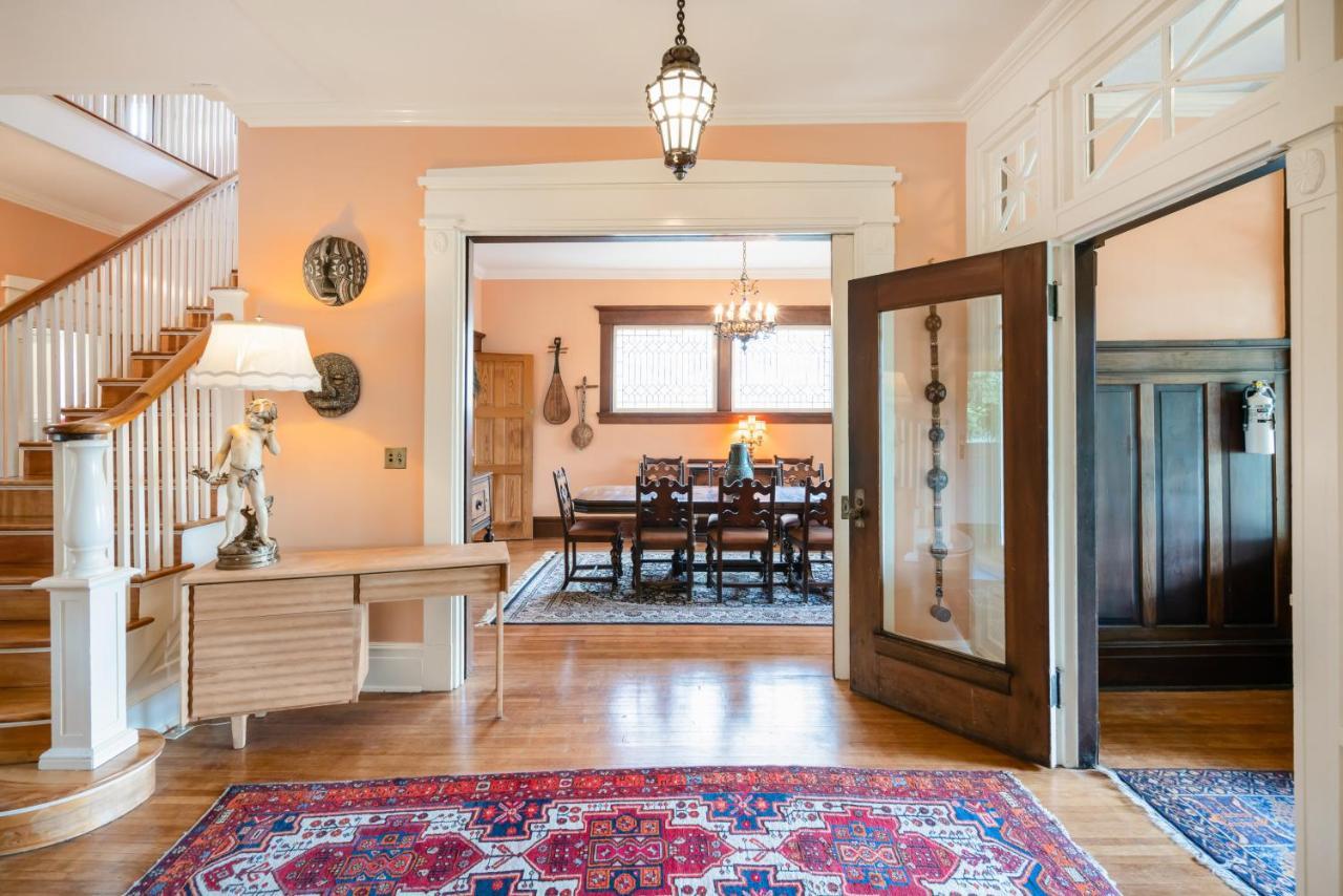 Lion's Head Bed & Breakfast 5*