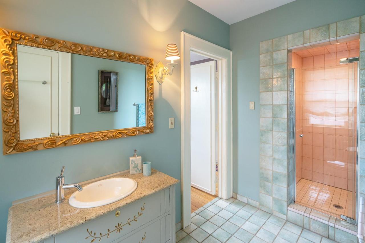 Bed & Breakfast Lion's Head 5*